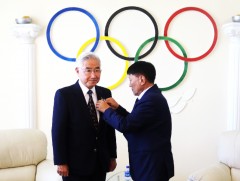 Мицүхидэ Ивакиг МҮОХ-ны Олимпын алдар одонгоор шагналаа