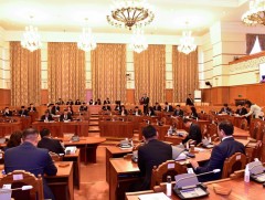 Мөнгөн зээлийн үйл ажиллагааг зохицуулах тухай хуулийн төсөл болон хамт өргөн мэдүүлсэн хуулийн тө..