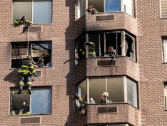 Нью-Йорк хотод гал гарсны улмаас 43 хүн шархаджээ 