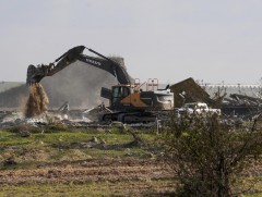 Израил газрын зурвас дахь ханыг уртасгана 