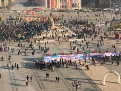 Шударга ёс шаардсан иргэдийн жагсаал үргэлжилж байна