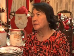 Санта Клаус цуглуулагч Филиппин эмэгтэй