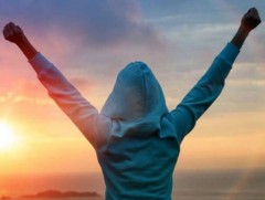 Сайн хүн зүгээр суухад буг чөтгөр ялна