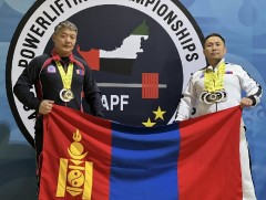 Пауэрлифтингийн ААШТ-ээс Монголын гурван тамирчин долоон медаль хүртлээ