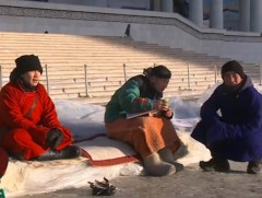 Хариуцлага нэхсэн иргэдийн жагсаал, суулт үргэлжилж байна 