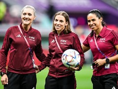 Хөлбөмбөгийн ДАШТ-ийг анх удаа эмэгтэй шүүгчдийн баг шүүлээ