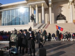 Жагсаалд өнөөдрийн байдлаар 350 орчим хүүхэд оролцсон байна