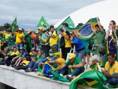 Бразилчууд Жайр Болсонаруд хариуцлага тооцохыг шаардаж байна 