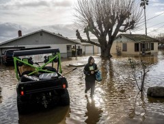Калифорни мужид үер, шуурганы улмаас амиа алдсан хүний тоо 20 болж нэмэгджээ 