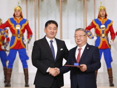 Монгол Улсын Ерөнхийлөгч эрдэмтдэд “Академич” хэргэм хүртээв