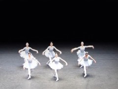 Жирийн хүмүүс балетчидыг орловол...