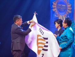 Нийслэлийн ерөнхий боловсролын Нэгдүгээр сургуулийг Сүхбаатарын одонгоор шагналаа