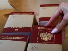 Оросын төрийн өмчит байгууллагуудын ажилчид гадаад руу зугтахгүй гэдгээ батлах хэрэгтэй болсон гэв