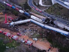 Грек улсад галт тэрэгний хоёр цуваа мөргөлджээ