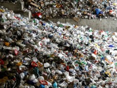 Ховд аймаг: Хуванцрыг хайлуулж туршилтаар гурван төрлийн бүтээгдэхүүн хийжээ