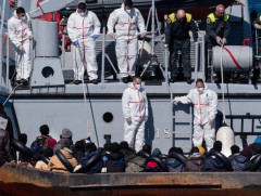 Сүүлийн хоёр өдөрт Италийн боомтод 1700 орчим цагаач очжээ 