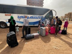 Дэлхийн улс орнууд иргэд, дипломатуудаа Суданаас нүүлгэн шилжүүлсээр байна