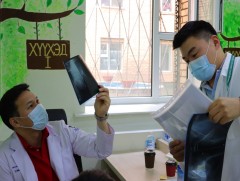 “Олон улсын сувилагчдын өдөр”-ийг тохиолдуулан үений эмгэгийн үзлэг, оношлогоо хийж байна 