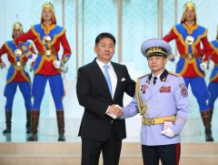 Онцгой байдлын алба хаагчдад төрийн дээд цол, одон, медаль гардуулав