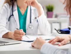 Дорнод аймгийн эрүүл мэндийн газарт хавдрын үзлэг шинжилгээ хийж байна