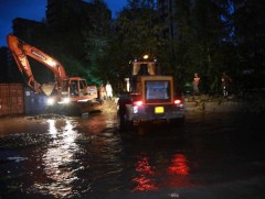 Сэлбийн ус эргээ хальж байсныг зогсоолоо