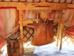 Сайн айраг хөхүүрт л исдэг тухай соёлын өв тээгчид онцолж байна