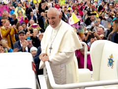 Ромын Пап Португал улсад айлчилж байна 