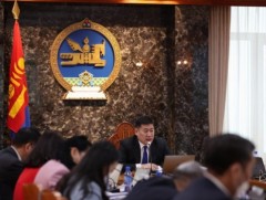 Засгийн газар хуралдаж байна 
