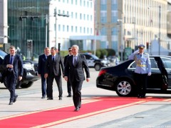 ОХУ-ын Холбооны Хурлын Төрийн Думын дарга В.В.Володиныг Д.Сүхбаатарын талбайд угтан авлаа