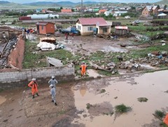 Үерийн эрсдэлтэй бүс дэх барилга байгууламжуудыг албадан буулгаж эхэллээ