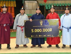 Дорноговь аймгийн баг ялалтын шагналаа хандивлалаа