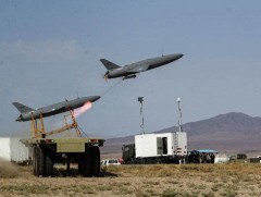 Иран улс өрнөдтэй харилцаа хурцадмал үед нисгэгчгүй онгоцны сургуулилалт хийж байна