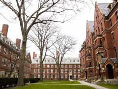 Харвардын их сургууль цөөнхийн эрх ашигт үйлчилдэг гэх шүүмжлэлд өртөв
