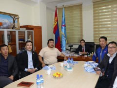 Амжилт гаргасан тамирчин, дасгалжуулагчдыг хүлээн авлаа