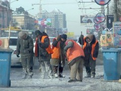 Хотын зам цэвэрлэгээний ажлын 70 гаруй хувийг хүрз шүүр ашиглан хийж байна