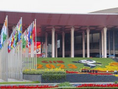 Шанхай хотноо олон улсын импортын үзэсгэлэн худалдаа эхэллээ