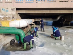 Сэлбэ голын халиа үүссэн хэсэгт суваг татаж байна 