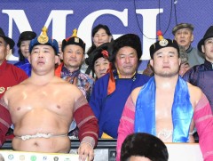 Баян-Өндөр сумийн нэрэмжит барилдаанд улсын аварга О.Хангай түрүүллээ