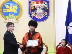 Гэр хорооллын дахин төлөвлөлтийн улмаас хохирсон иргэдэд орон сууцны батламж гардууллаа