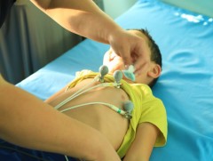 Монголд хүүхдийн зүрхний хэм алдагдлыг эмчлэх нарийн мэргэжлийн эмч байдаггүй