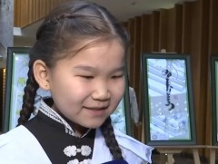 Ө.Эмүжин: Таван настай байхдаа монгол бичгээр уншиж, бичиж сурсан 