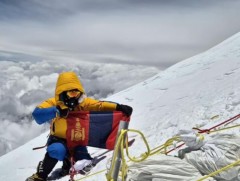 Монгол Улсаас уулын спортын 12 тамирчин Эверестийн оргилд гарчээ