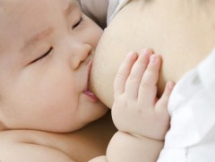 Хүүхдийг эхийн сүүгээр хооллох нь томуу, томуу төст өвчин болон хүндрэлээс сэргийлнэ