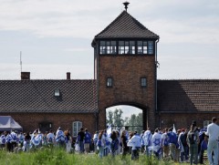 “Холокост”-ыг нэхэн санах жагсаалаар “Хамас” бүлгийн тарьсан хор уршгийг дурдав