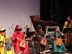 Морин хуурын сургалтын төвийн сурагчид АНУ-ын нийслэл дэх алдарт тайзнаа монгол соёл урлагаа сурта..