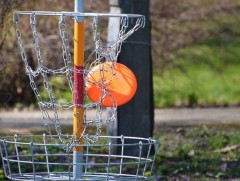 Диск гольфын спортоор бүх насныхан хичээллэх боломжтой