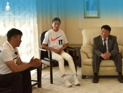 “Парис-2024” олимпын наадамд өрсөлдөх эрхээ авсан хөнгөн атлетикийн тамирчдын төлөөлөлтэй уулзав