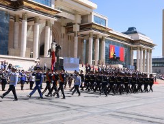 Төрийн далбааны өдөрт зориулсан цэргийн ёслолын жагсаал боллоо 