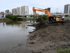 БНСУ-ын усны байгууламжийн экспертүүд Сэлбэ, Дунд голын цэвэрлэгээний үйл явцтай танилцлаа 