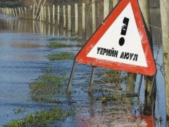 Голууд үерийн аюултай түвшинг 10-70 см даван хүчтэй үерлэсэн хэвээр байна